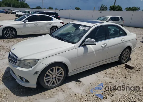 2008 Mercedes-Benz C 300 z USA, uszkodzony, nr VIN WDDGF54X78F156679